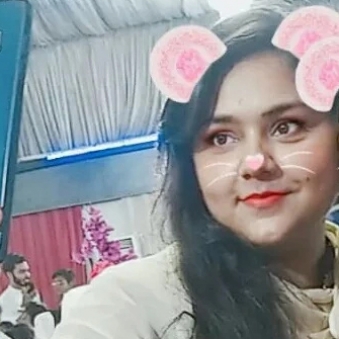  Hira Khan 